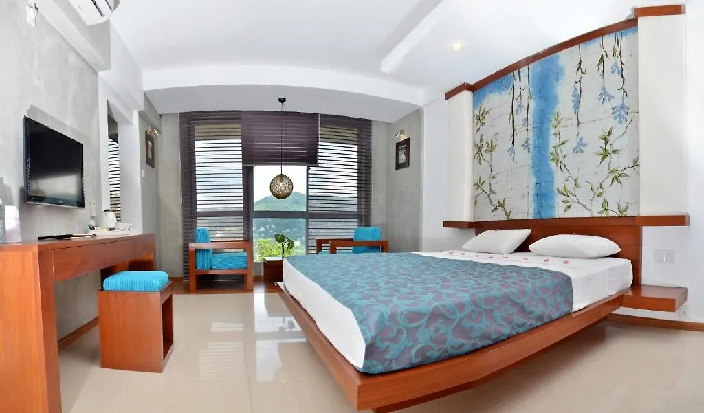 Hotel Topaz Kandy 4*,